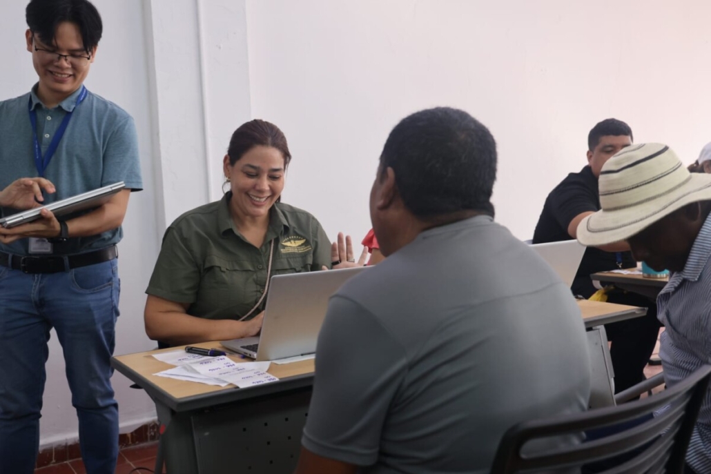 Inicia con éxito el quinto día de entrega de insumos en orden y con excelente atención