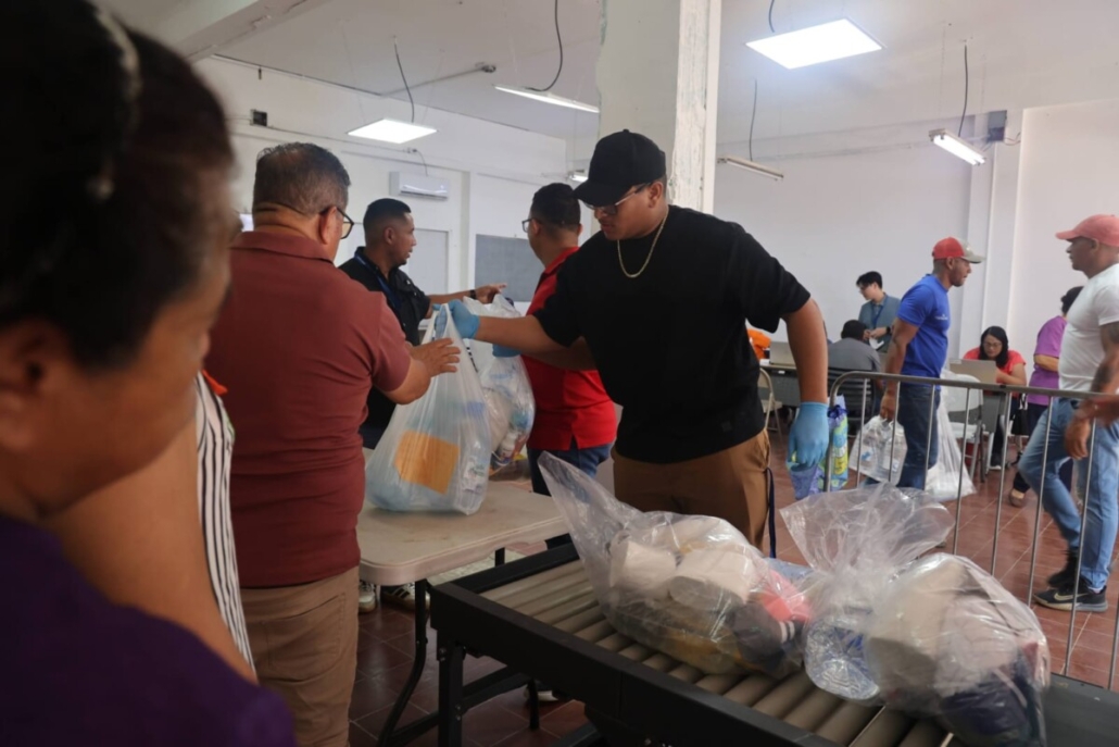 Inicia con éxito el quinto día de entrega de insumos en orden y con excelente atención