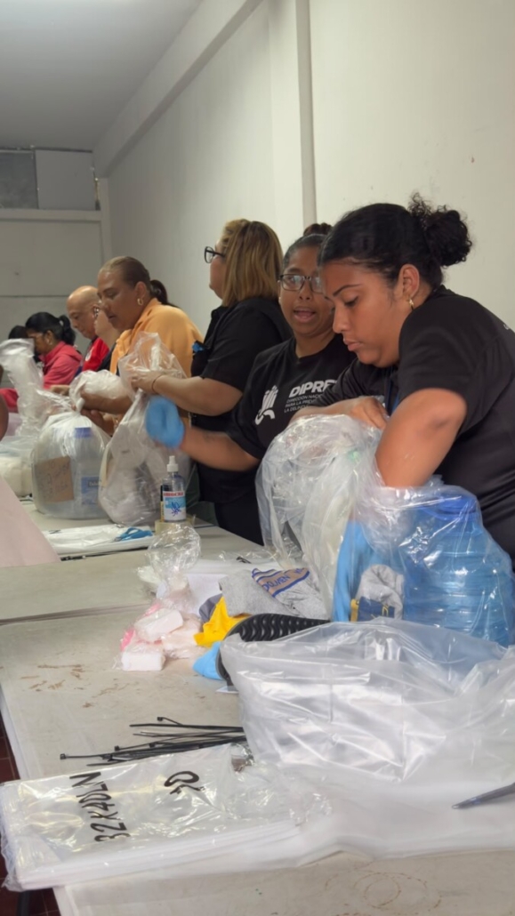 Entrega de insumos a privados de libertad continúa con orden y normalidad
