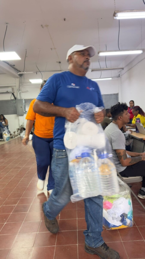 Mingob destaca fluidez y orden en el operativo de recepción de insumos para los centros penitenciarios