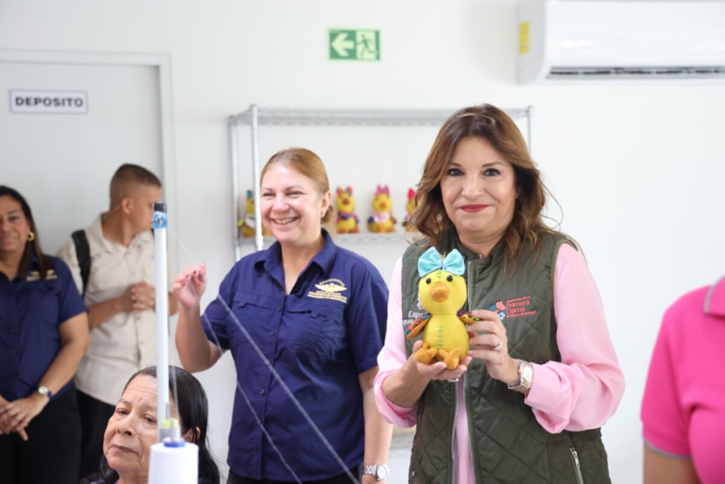 Primera Dama da seguimiento a proyectos de transformación en el Centro Femenino La Esmeralda