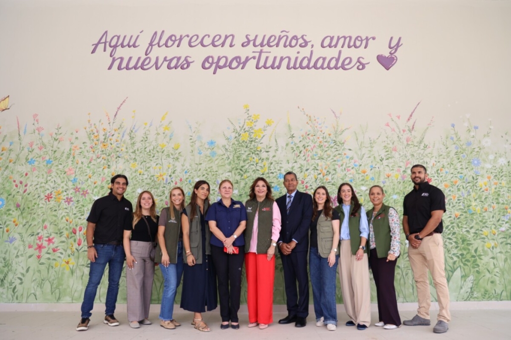 Primera Dama da seguimiento a proyectos de transformación en el Centro Femenino La Esmeralda