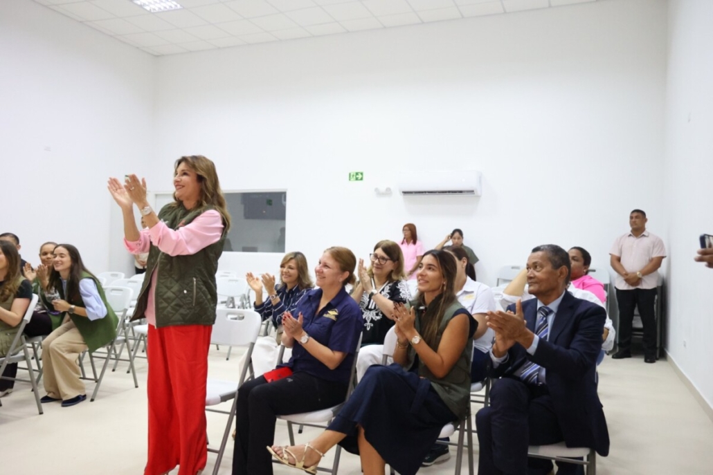 Primera Dama da seguimiento a proyectos de transformación en el Centro Femenino La Esmeralda